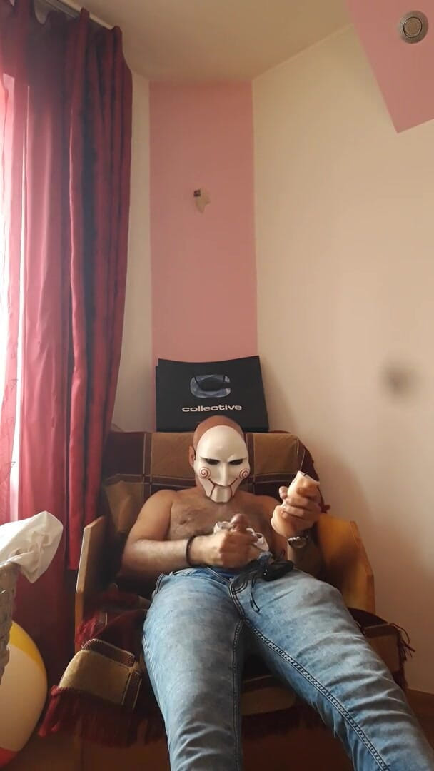 SingerMask: Jerking on pussy toy and wet panties