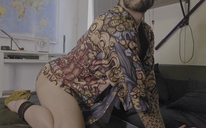 Daddy Femboy: Persa Femboy tem fetiche por pés e goza no sapato...
