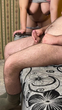 Bini curang Menerima Creampie Di Dalam Pepeknya Dari Orang Asing Di Hadapan Suami Cuckoldnya - Milky Mari