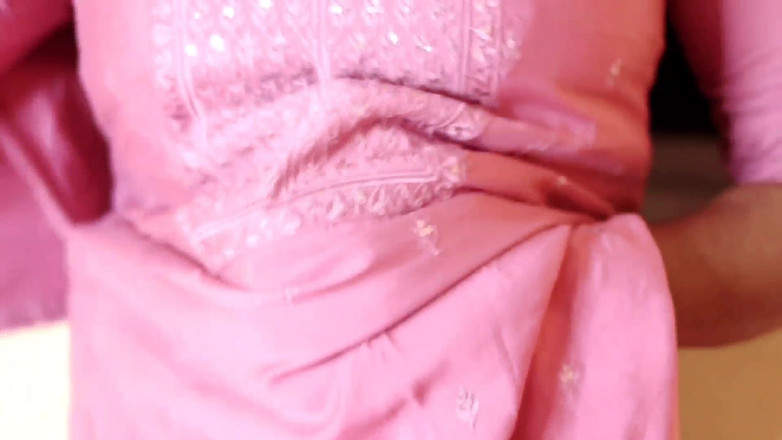 Mhjkrj054: Indiancă Desi Bhabhi a fost devar futută de vecinul ei...