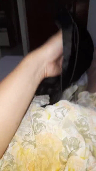 Naomisinka: Melancap dan pancutan mani memakai skirt kotoran air mani