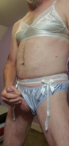 Fantasies in Lingerie: Skvělý výstřik na sobě moje modré hedvábné kalhotky.