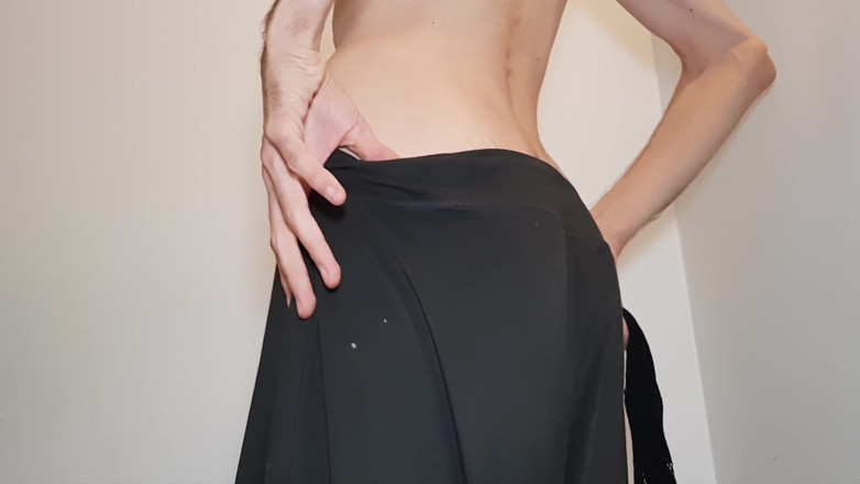 HeIsSooThin: Ti sto stuzzicando nel mio vestito nero a rete