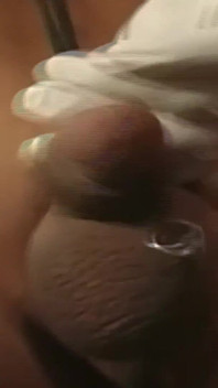 纹身乳胶衣女主人主宰她的领男奴隶