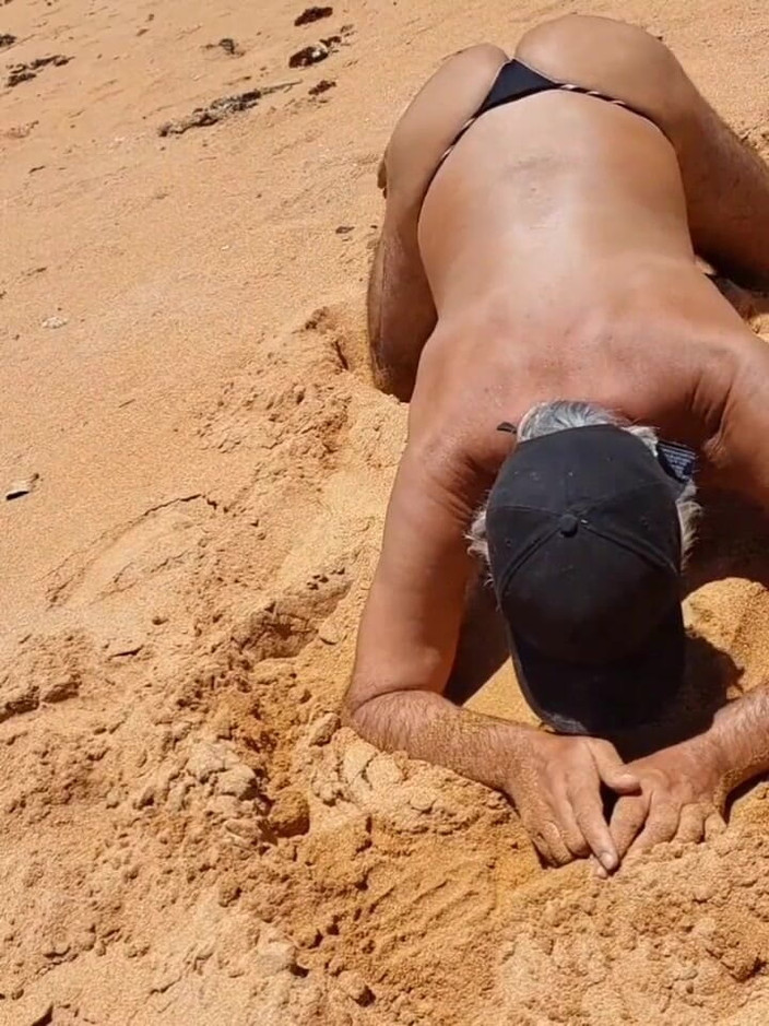 Ladysilvas: Ladysilva dengan celana dalam di pantai benar-benar pelacur hot