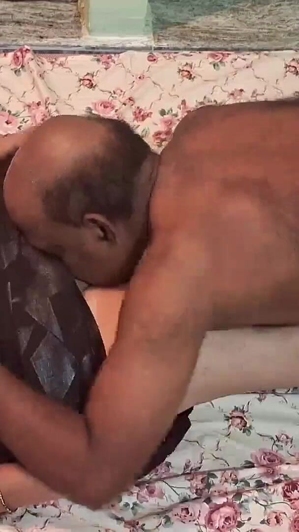 Mallu Servant Romance with Ownerin Saree (Sexy Sindu)