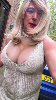 Sexy Crossdresser Kellycd2022 in Gold Mesh Dress Silky Seamless Pantyhose and Heels