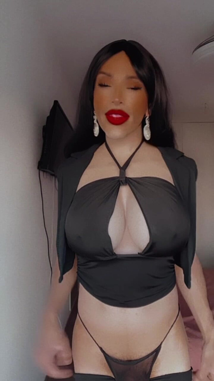 Sissy Slut Brianna: Olhar doce, intenções perigosas