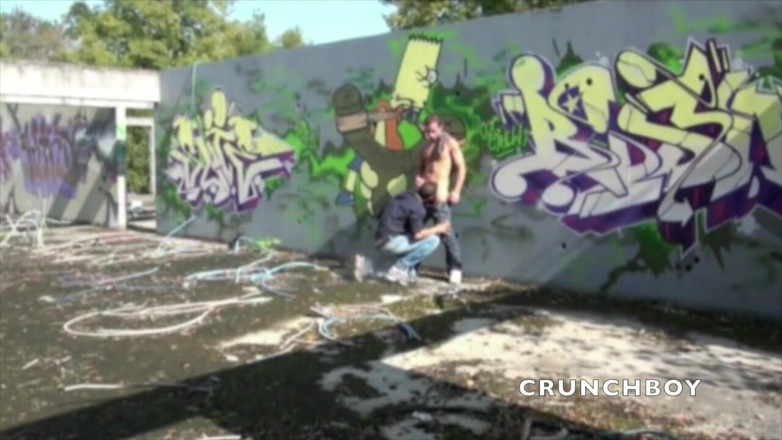 Crunch Boy: Adrian açık havada Stany Falcone tarafından sikiliyor