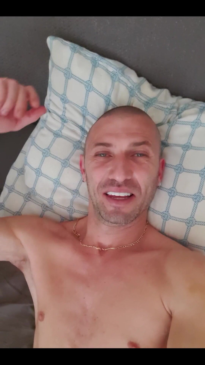 Boy jerking off: Buona Giornata