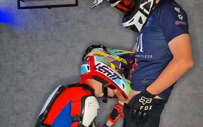 Sneakersmax98: Sucked My Boyfriend off Sweetly While Wearing His Moto Gear