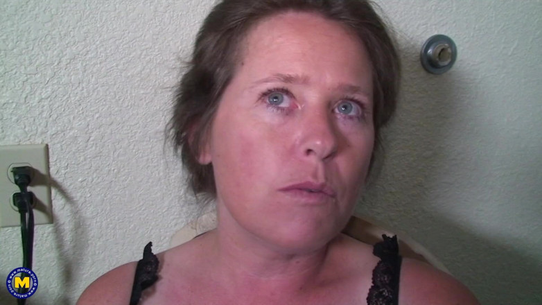 Mature NL: Senhora madura com belos olhos com tesão ama um pau...