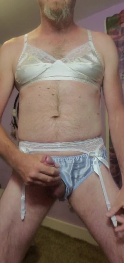 Fantasies in Lingerie: Ejaculare grozavă purtând chiloții mei din mătase albastră.