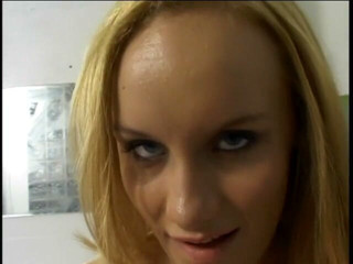Super Babes: Tolles wichs von einer rauchenden blondine