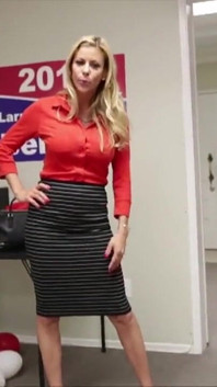 Atrapada pajeando milf Alexis Fawx toma el control