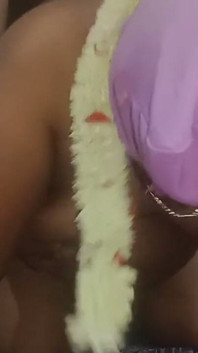 Suri rumah saree panas Tamil dikongkek pantat keras