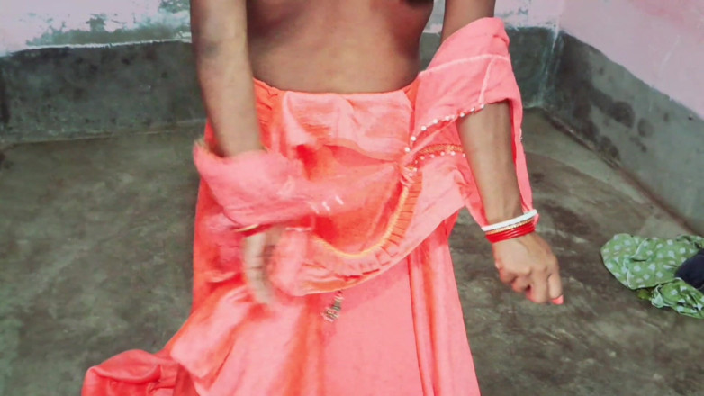 Trilokinath: Silki Sari Wali Bhabhi i bykvinnor nygift fru knullar i...