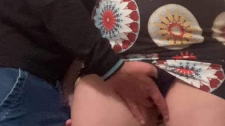 Niki studio: Oh mio dio, uno sconosciuto mi ha strofinato duramente la...