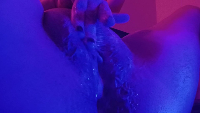 Big Clit Muse: merangkap dua kali berturut-turut dengan dildo cumshot besar saya