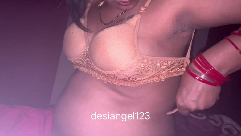 Desiangle: Desi bhabhi gibt orales vergnügen, schwanzlutschen