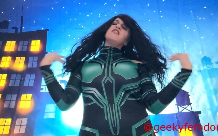 Geeky Femdom: Hela riesin rampage