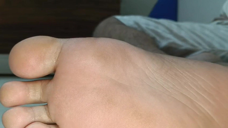 Fetish guys: Naolejovaný Solo Smooth Foot Fetiš Tease