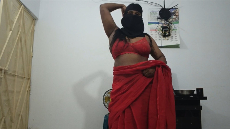 Skakoi: La giovane bellezza mostra le mosse di danza calda