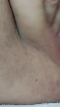 Hardcore sólo fisting hluboko do ruky a intenzivní stříkání čůrací orgasmus