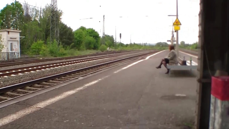 Enjoy German porn: Gammal tysk kvinna i strumpbyxor blir krossad av en fast...