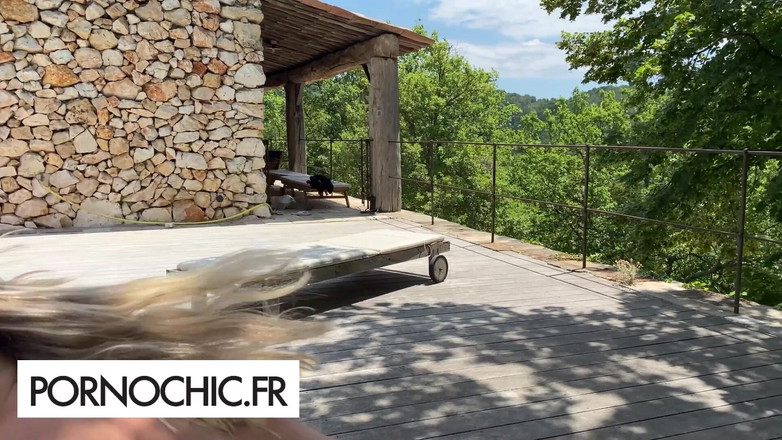 Pornochic: Спекотний літній день з Тіффані Лейдді