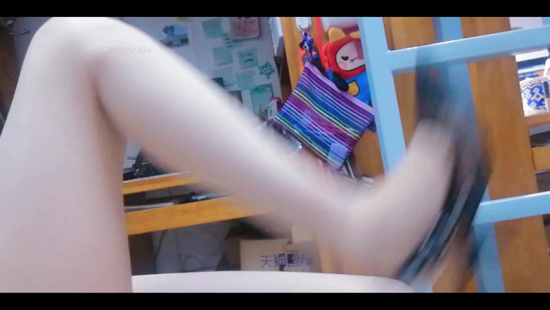 sisfetish: Masturbovala k orgasmu