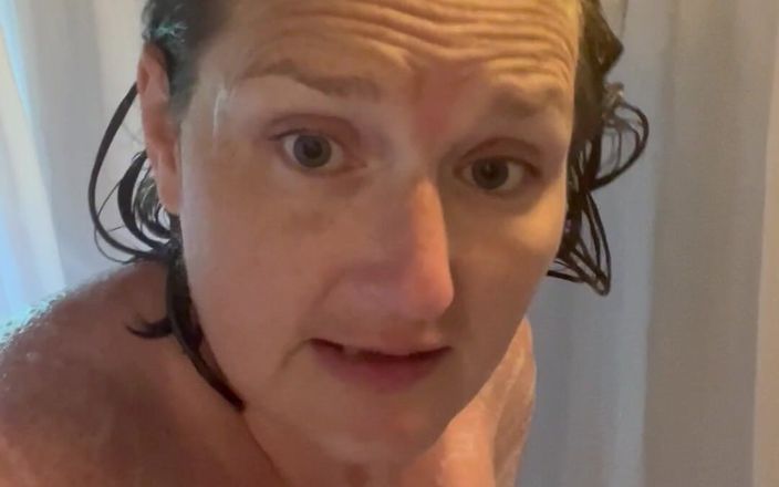 Pissing Paradise: 和我一起洗澡，同时我聊天有关深喉、我的闺蜜和随机生活的东西