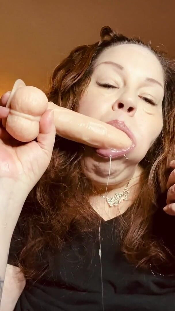 Aries Garcia: Aries BBW gör sin våta mun redo