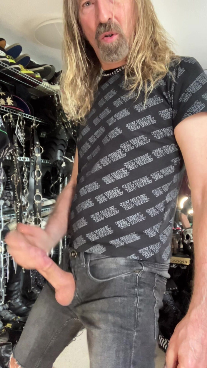 Longhairdude: Longhairdude em Army Boot, Cutoff Jeans, Red Flannel Shirt Wanks...