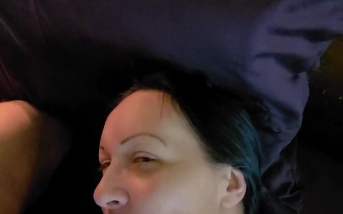 Lizzie Luster: अपना भार मेरे गले के नीचे उड़ा दो