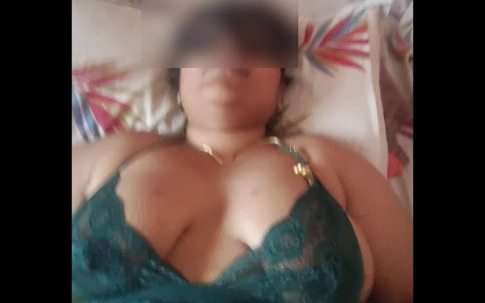 Black &amp; white desicat: Bengalli evli kadın Visaakaa ateşli seksi yeşil iç çamaşırlı sert seks...