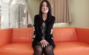 Japan Lust: Japońska milf uśmiecha się, gdy cieszymy się jej cipką