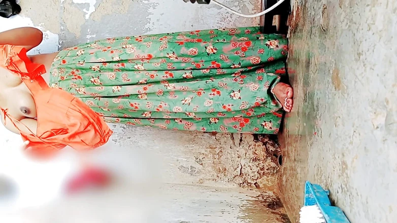 Rakul008: Tertangkap awek India yang suci berdiri kencing semasa dia mandi