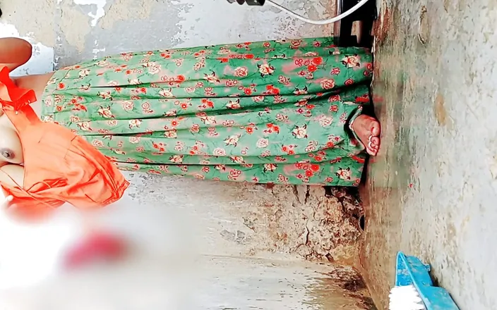Rakul008: Caught Innocent Indian Girl Standing Peeing When She Bath