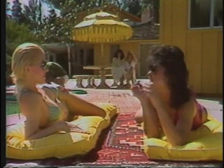 Old Good Porn: Hot babes enjoy as they give a huge pole a...