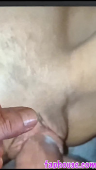 Estranho se masturba com meus vídeos e me mandou suas mega gozadas