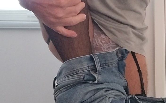 dragontrainer5: CD-ul ascunde în spatele blugilor și tricou