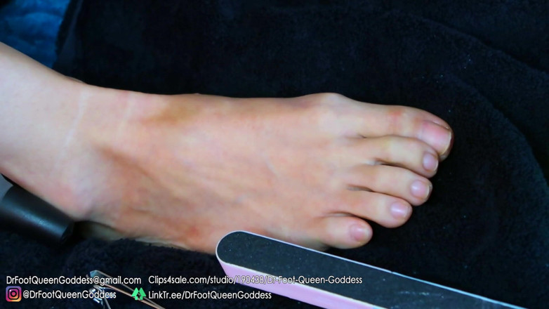 Dr. Foot Queen Goddess: Nail painting (gray) part 1