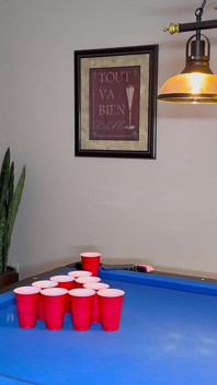 Kitty Kewpie kalah di Pong Red Cups ke Damson