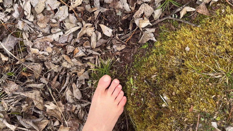 Vasya Sylvia: Barefoot Walk in the Forest - Foot Fetish - Bare Feet!