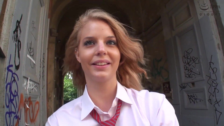 Vulture: Speciální blonďatá studentka - část 1