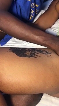 La diosa sexy que conocí en la calle moja mi cama