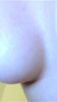 硬い乳首がじらす