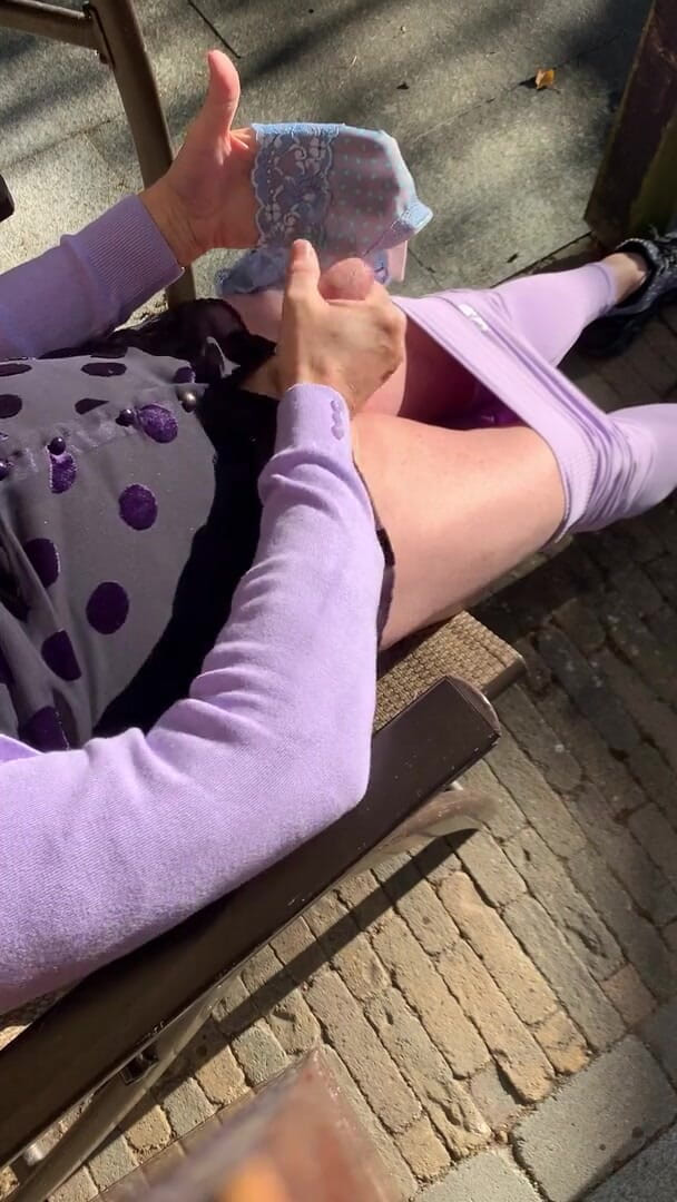 Louise: Purple leggings cum