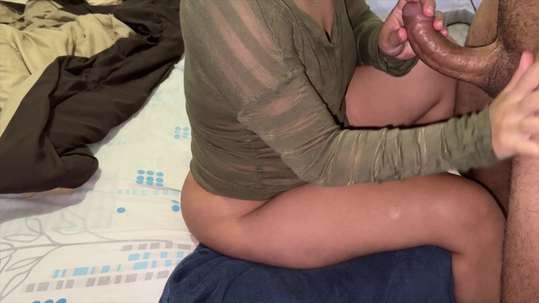 CoupleOfHotSins: Büyük götlü hizmetçi patronun büyük yarağını istiyor